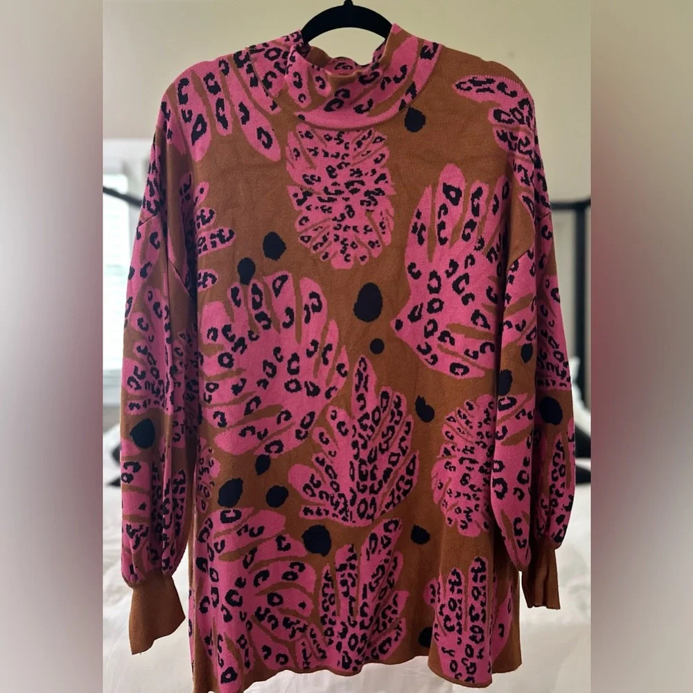 Fate Curve Coral Palm Sweater - Picture 6 of 8